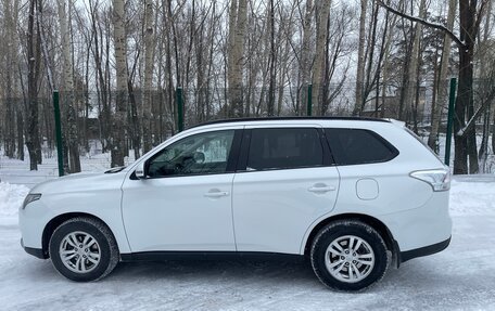 Mitsubishi Outlander III рестайлинг 3, 2013 год, 1 480 000 рублей, 4 фотография