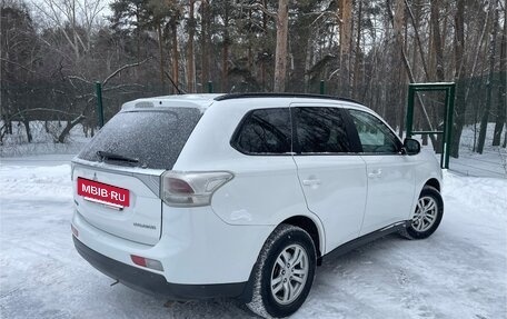 Mitsubishi Outlander III рестайлинг 3, 2013 год, 1 480 000 рублей, 5 фотография