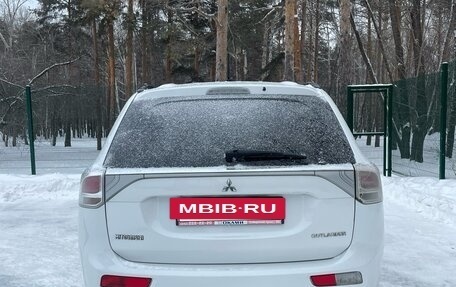 Mitsubishi Outlander III рестайлинг 3, 2013 год, 1 480 000 рублей, 7 фотография