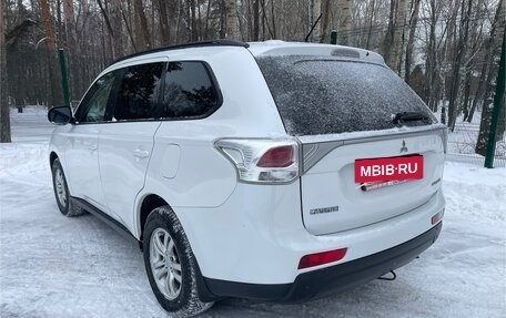 Mitsubishi Outlander III рестайлинг 3, 2013 год, 1 480 000 рублей, 6 фотография