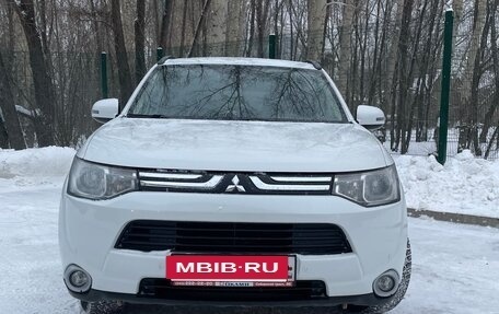 Mitsubishi Outlander III рестайлинг 3, 2013 год, 1 480 000 рублей, 21 фотография