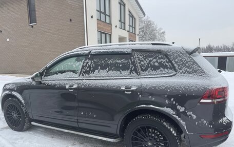 Volkswagen Touareg III, 2010 год, 1 995 000 рублей, 2 фотография
