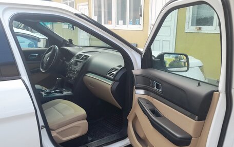 Ford Explorer VI, 2016 год, 1 850 000 рублей, 4 фотография