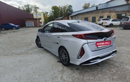 Toyota Prius IV XW50, 2020 год, 2 850 000 рублей, 3 фотография