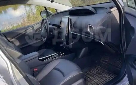 Toyota Prius IV XW50, 2020 год, 2 850 000 рублей, 20 фотография