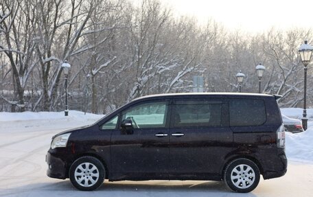 Toyota Noah III, 2013 год, 1 670 000 рублей, 4 фотография