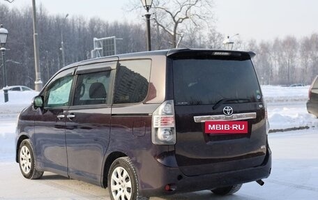 Toyota Noah III, 2013 год, 1 670 000 рублей, 5 фотография