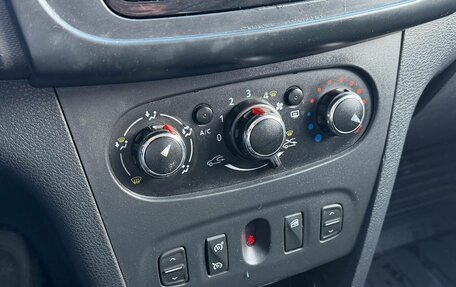 Renault Logan II, 2018 год, 565 000 рублей, 14 фотография