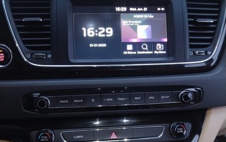 KIA Carnival III, 2019 год, 3 600 000 рублей, 10 фотография