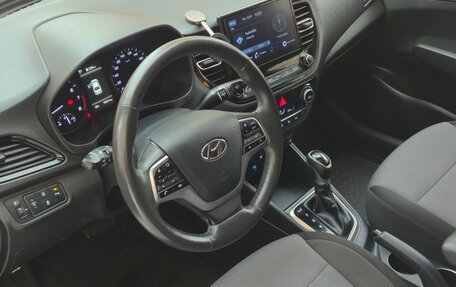 Hyundai Solaris II рестайлинг, 2021 год, 1 670 000 рублей, 8 фотография