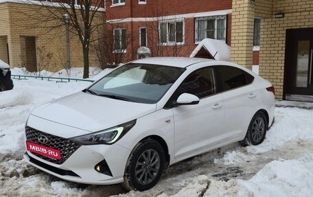 Hyundai Solaris II рестайлинг, 2021 год, 1 670 000 рублей, 23 фотография