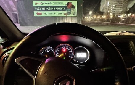 Renault Logan II, 2018 год, 525 555 рублей, 10 фотография