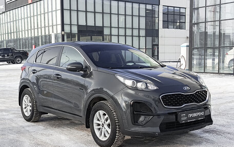 KIA Sportage IV рестайлинг, 2020 год, 2 400 000 рублей, 3 фотография