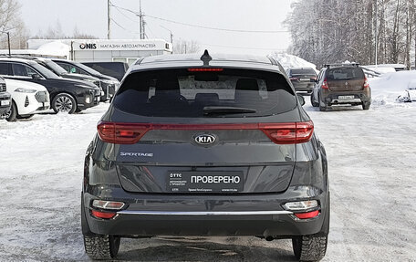 KIA Sportage IV рестайлинг, 2020 год, 2 400 000 рублей, 7 фотография