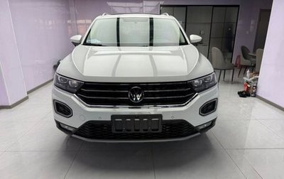 Volkswagen T-Roc I, 2023 год, 1 800 000 рублей, 1 фотография