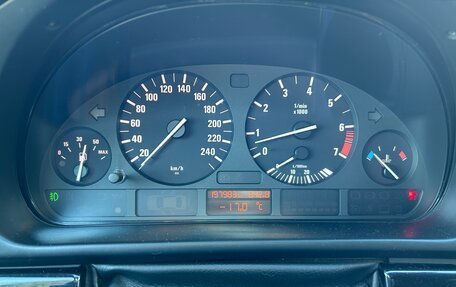 BMW 5 серия, 2003 год, 890 000 рублей, 8 фотография