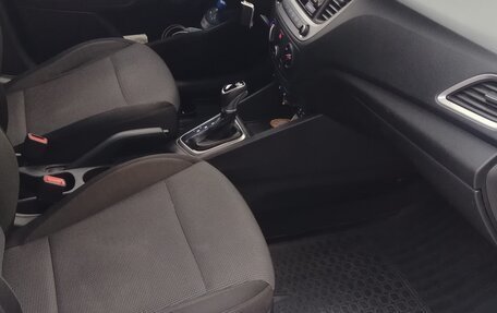 Hyundai Solaris II рестайлинг, 2017 год, 10 фотография