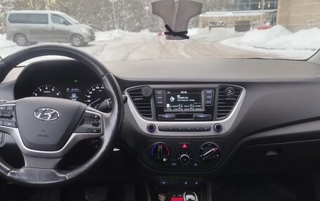 Hyundai Solaris II рестайлинг, 2017 год, 11 фотография