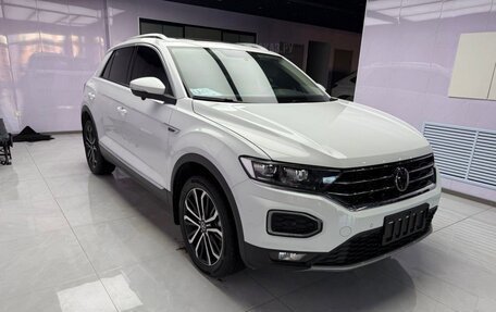 Volkswagen T-Roc I, 2023 год, 1 800 000 рублей, 7 фотография
