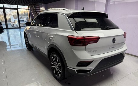 Volkswagen T-Roc I, 2023 год, 1 800 000 рублей, 8 фотография