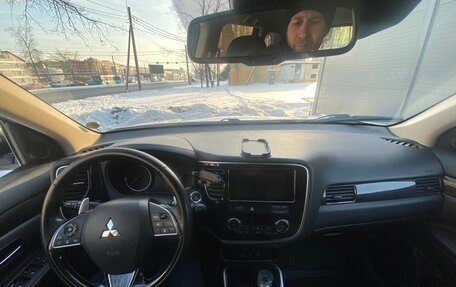 Mitsubishi Outlander III рестайлинг 3, 2017 год, 2 750 000 рублей, 6 фотография