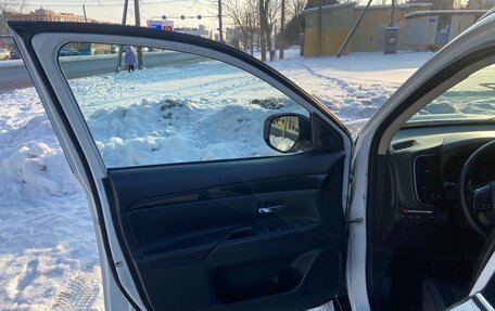 Mitsubishi Outlander III рестайлинг 3, 2017 год, 2 750 000 рублей, 8 фотография