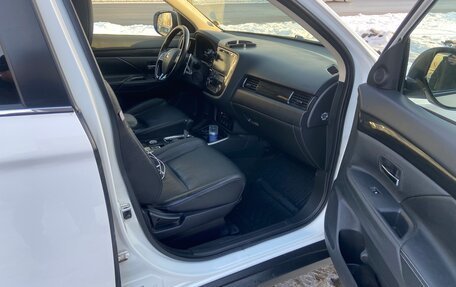 Mitsubishi Outlander III рестайлинг 3, 2017 год, 2 750 000 рублей, 11 фотография