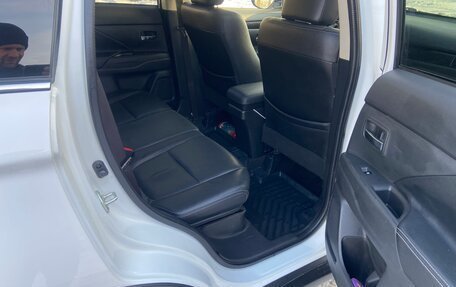 Mitsubishi Outlander III рестайлинг 3, 2017 год, 2 750 000 рублей, 10 фотография