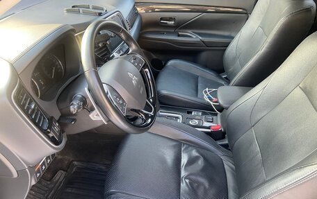 Mitsubishi Outlander III рестайлинг 3, 2017 год, 2 750 000 рублей, 15 фотография