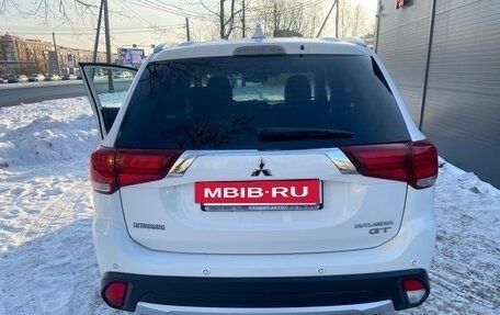Mitsubishi Outlander III рестайлинг 3, 2017 год, 2 750 000 рублей, 7 фотография