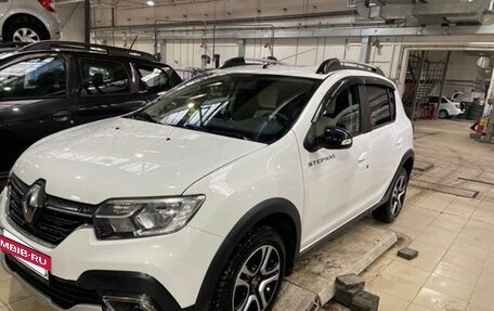 Renault Sandero II рестайлинг, 2022 год, 1 400 000 рублей, 2 фотография