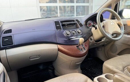 Mitsubishi Grandis, 2003 год, 760 000 рублей, 11 фотография