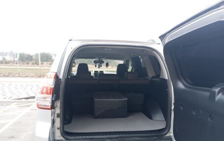 Toyota Land Cruiser Prado 150 рестайлинг 2, 2010 год, 2 500 000 рублей, 8 фотография