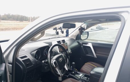 Toyota Land Cruiser Prado 150 рестайлинг 2, 2010 год, 2 500 000 рублей, 11 фотография