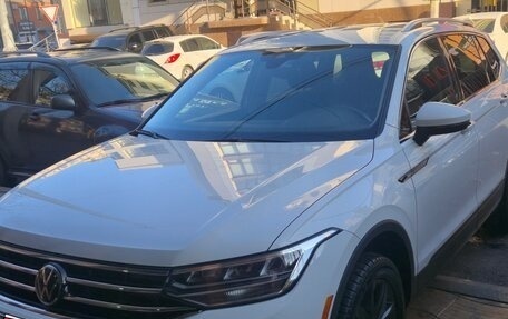 Volkswagen Tiguan II, 2022 год, 1 880 000 рублей, 1 фотография