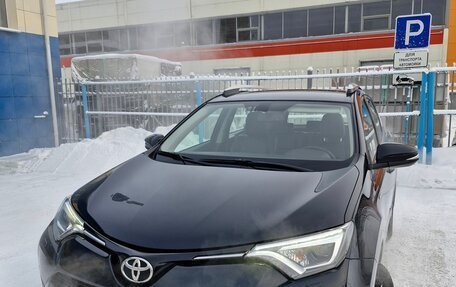 Toyota RAV4, 2017 год, 2 980 000 рублей, 2 фотография