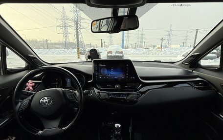 Toyota C-HR I рестайлинг, 2018 год, 2 100 000 рублей, 11 фотография