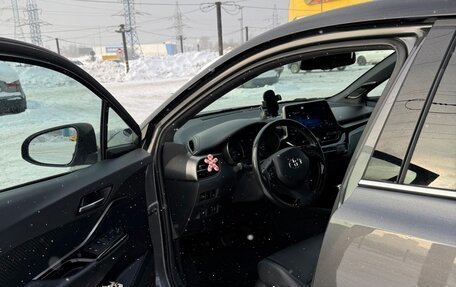 Toyota C-HR I рестайлинг, 2018 год, 2 100 000 рублей, 16 фотография