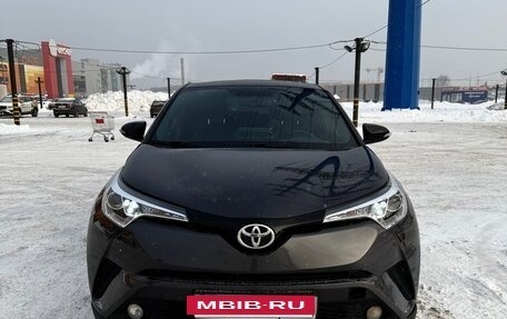 Toyota C-HR I рестайлинг, 2018 год, 2 100 000 рублей, 2 фотография