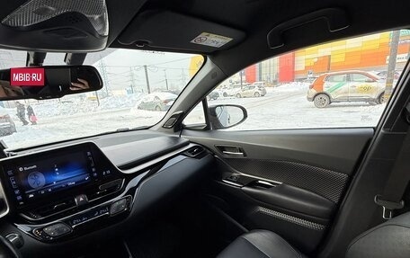 Toyota C-HR I рестайлинг, 2018 год, 2 100 000 рублей, 12 фотография