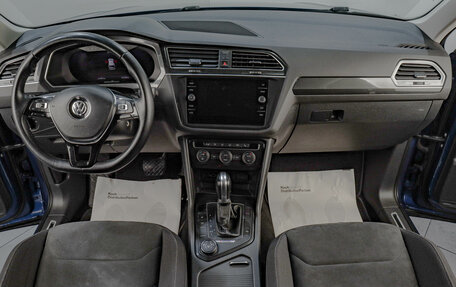 Volkswagen Tiguan II, 2018 год, 2 449 000 рублей, 18 фотография