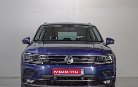 Volkswagen Tiguan II, 2018 год, 2 449 000 рублей, 2 фотография