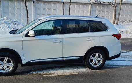 Mitsubishi Outlander III рестайлинг 3, 2015 год, 1 720 000 рублей, 2 фотография