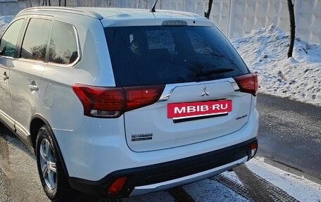 Mitsubishi Outlander III рестайлинг 3, 2015 год, 1 720 000 рублей, 3 фотография