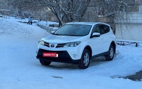 Toyota RAV4, 2014 год, 1 990 000 рублей, 2 фотография