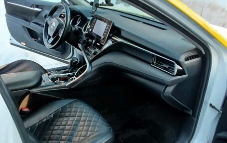 Toyota Camry, 2021 год, 1 550 000 рублей, 7 фотография