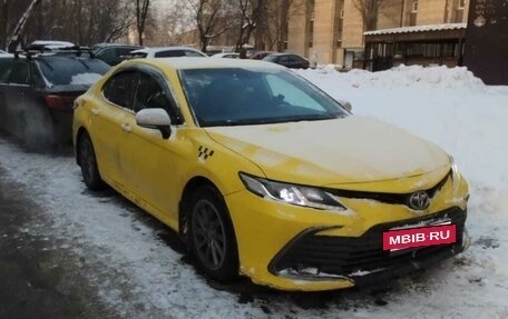 Toyota Camry, 2021 год, 1 550 000 рублей, 2 фотография