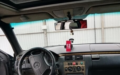 Mercedes-Benz E-Класс, 1996 год, 350 000 рублей, 7 фотография