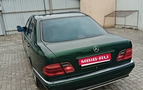 Mercedes-Benz E-Класс, 1996 год, 350 000 рублей, 4 фотография