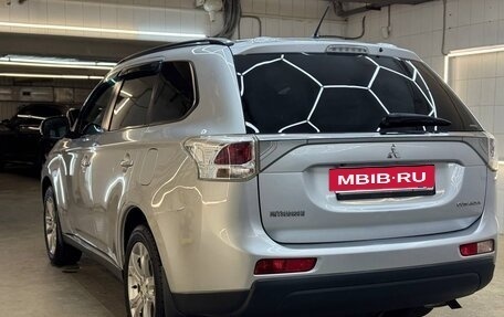 Mitsubishi Outlander III рестайлинг 3, 2013 год, 1 800 000 рублей, 3 фотография